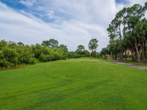 441 Fairway Lndg, Fort Pierce FL  34986-2168 exterior