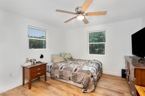 826 Newfound Harbor Dr, Merritt Island FL 32952-2763 exterior