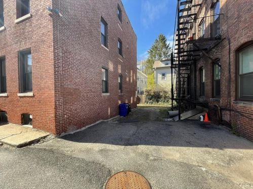 11 Tabor Pl, Brookline, MA 02445-6924