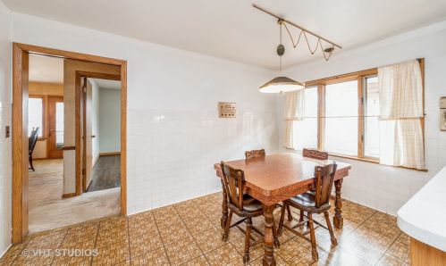 7542 Ainslie St, Chicago IL 60630-2302 exterior