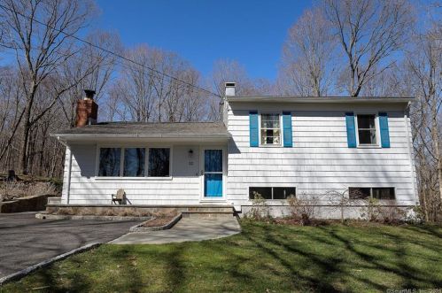 32 Bob Hill Rd, Ridgefield, CT 06877-2006