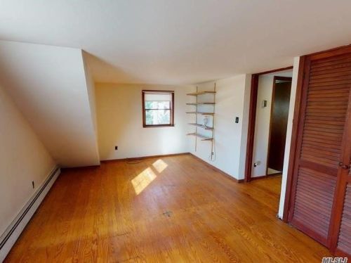 83 21 St, Huntington Station NY 11746-3257 exterior