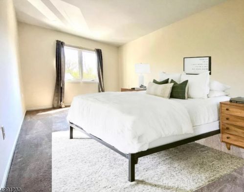 56 Bond St, Bridgewater NJ 08807-2458 exterior