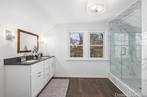 1154 Lakeside Dr, Grand Rapids MI 49503-3812 exterior