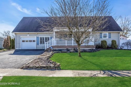 93 Connecticut Concourse, Jackson Twp, NJ 08527-1425