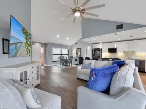 762 Reef Pt Cir, Naples FL 34108-8776 exterior