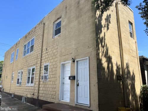 2225 Cove Rd, Camden, NJ 08110-1645