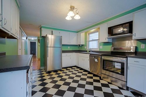 81 Rte 80, Deep River CT 06419-1429 exterior