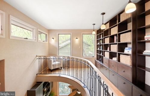 16 Arlive Ct, Rockville MD 20854-2978 exterior