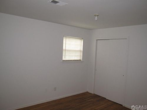 296 College Dr, Edison NJ 08817-5955 exterior