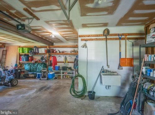 1005 Shadowstone Dr, Lancaster PA 17603-9756 exterior