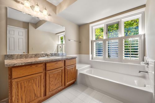 52064 Southview Rdg, Macomb Township MI 48042-1120 exterior