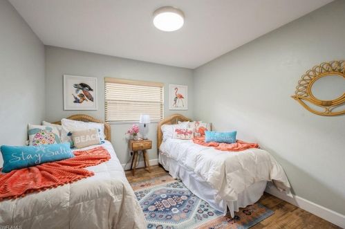 724 92 Ave, Naples FL 34108-2433 exterior