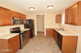 10646 Pavilion Dr, Indianapolis IN  46259-7687 exterior