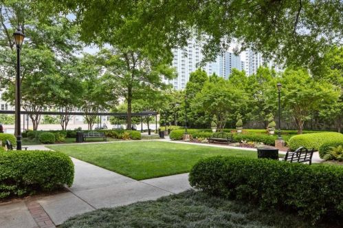 30 5th St, Atlanta GA 30308-1106 exterior