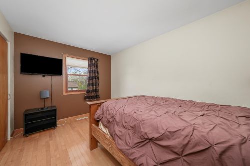 9006 Vine Ave, Bull Valley IL 60097-8243 exterior