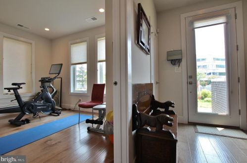 2815 Eisenhower Ave, Alexandria VA  22314-4556 exterior