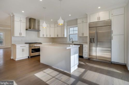 6811 Dillon Ave, Mc Lean VA 22101-4401 exterior