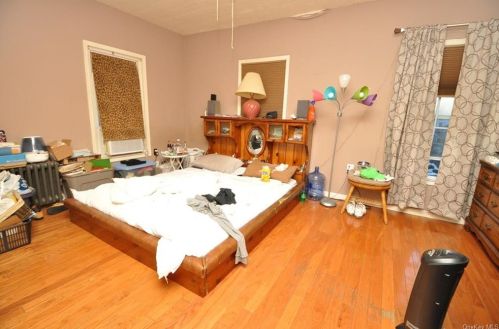 17 Harrison St, Middletown NY 10940-3825 exterior