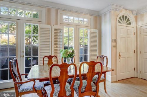 25 Wilkes St, Alexandria VA 22314-3853 exterior