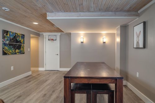 1165 Brownell St, Grand Rapids MI 49508-7431 exterior