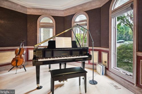 9906 Avenel Farm Dr, Rockville MD 20854-5410 exterior