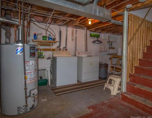 93 Aldrew Ter, Springfield MA 01119-2424 exterior