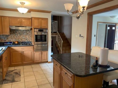 4816 Leonard Dr, Chicago, IL 60706-2939