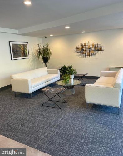 2710 Macomb St, Washington DC 20008-5067 exterior