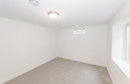 4886 Mohawk Ave, Milwaukee WI  53217-5426 exterior