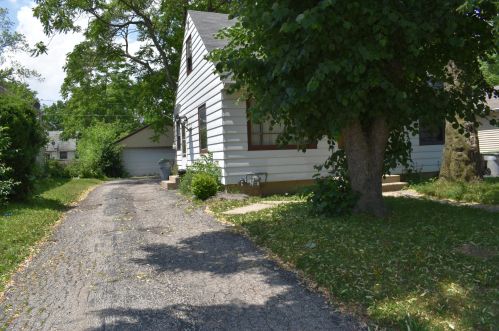 5217 61st St, Milwaukee, WI 53218-3102