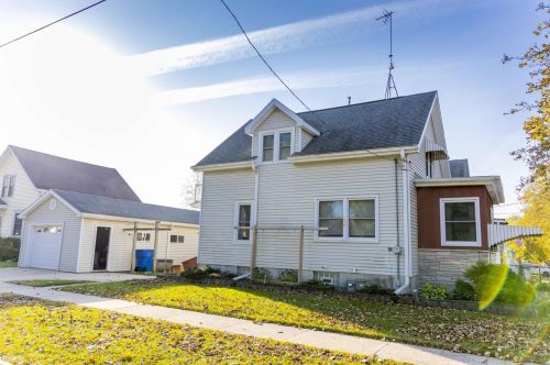 301 Monroe St, Watertown WI  53094-7639 exterior