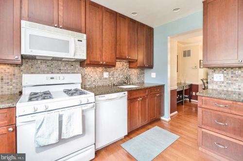 1304 Commonwealth Ave, Alexandria VA  22301-2022 exterior