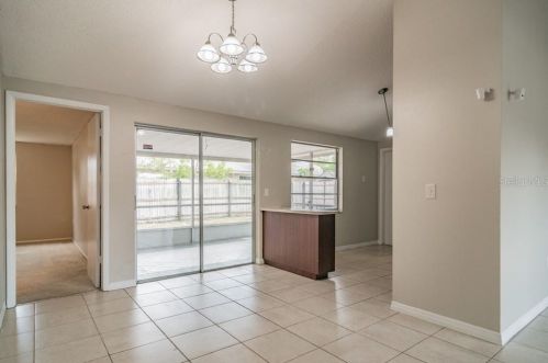 10112 Enchanted Oaks Ct, Tampa FL  33615-1616 exterior