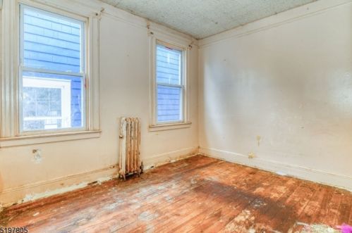 60 Hilton Ave, Maplewood NJ 07040-3223 exterior