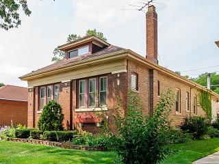 9736 Seeley Ave, Chicago, IL 60643-1640