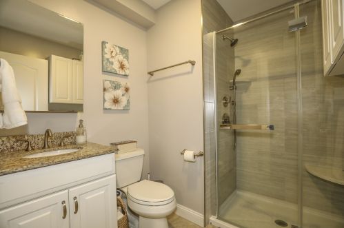 2 Fairview Dr, Concord NH 03301-6917 exterior