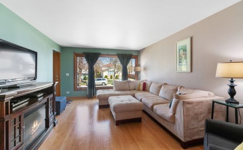 6719 Byron St, Chicago, IL 60634-2246