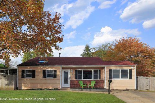 12 Copper Ln, Hazlet, NJ 07730-1613