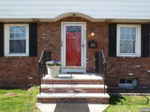 222 Passaic Ave, Hasbrouck Heights, NJ 07604-1702