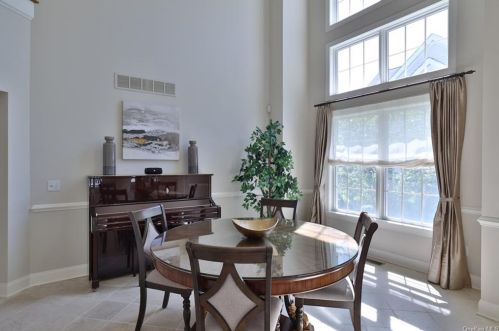 17 Caruso Pl, Armonk NY 10504-1366 exterior