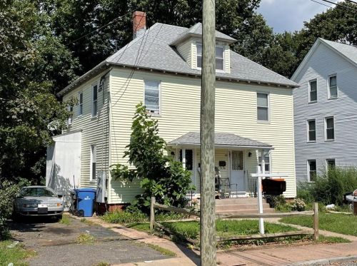 63 Wadsworth St, Manchester, CT 06040-4243