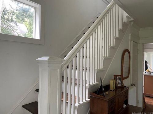 111 Kings Hwy, Westport CT  06880-4718 exterior