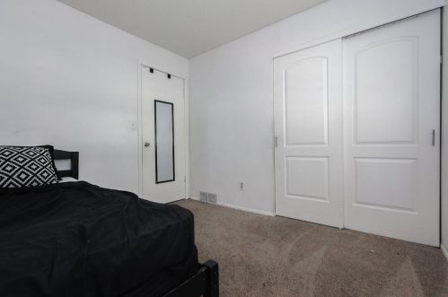 7046 58, Milwaukee WI 53218-4247 exterior