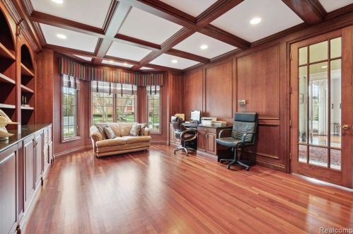 2511 Golf Crst Dr, Rochester MI 48309-4063 exterior