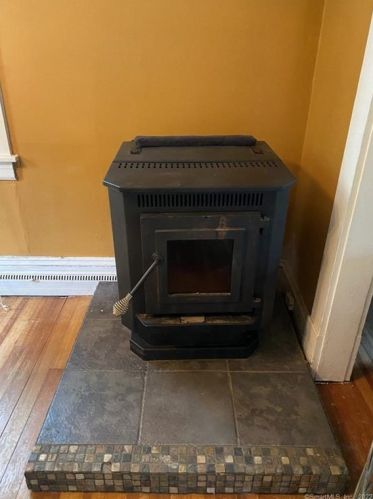 1 Franklin St, Manchester CT 06040-4346 exterior