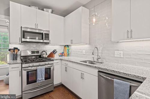 312 Raymond Ave, Alexandria VA 22301-1037 exterior