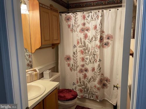 501 Silvia St, Trenton NJ 08628-3238 exterior