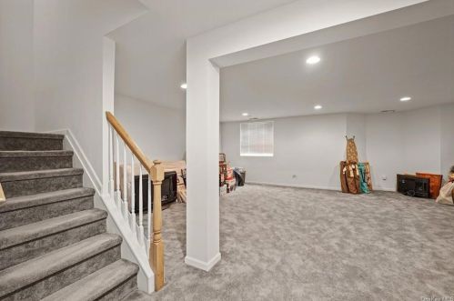 16 Cobblestone Ln, Middletown NY 10940-5091 exterior