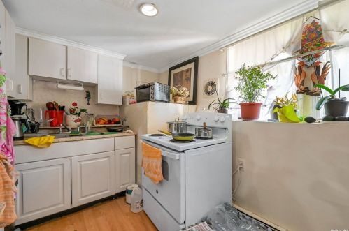 54 Kilburn Ave, Huntington Station NY 11746-1526 exterior